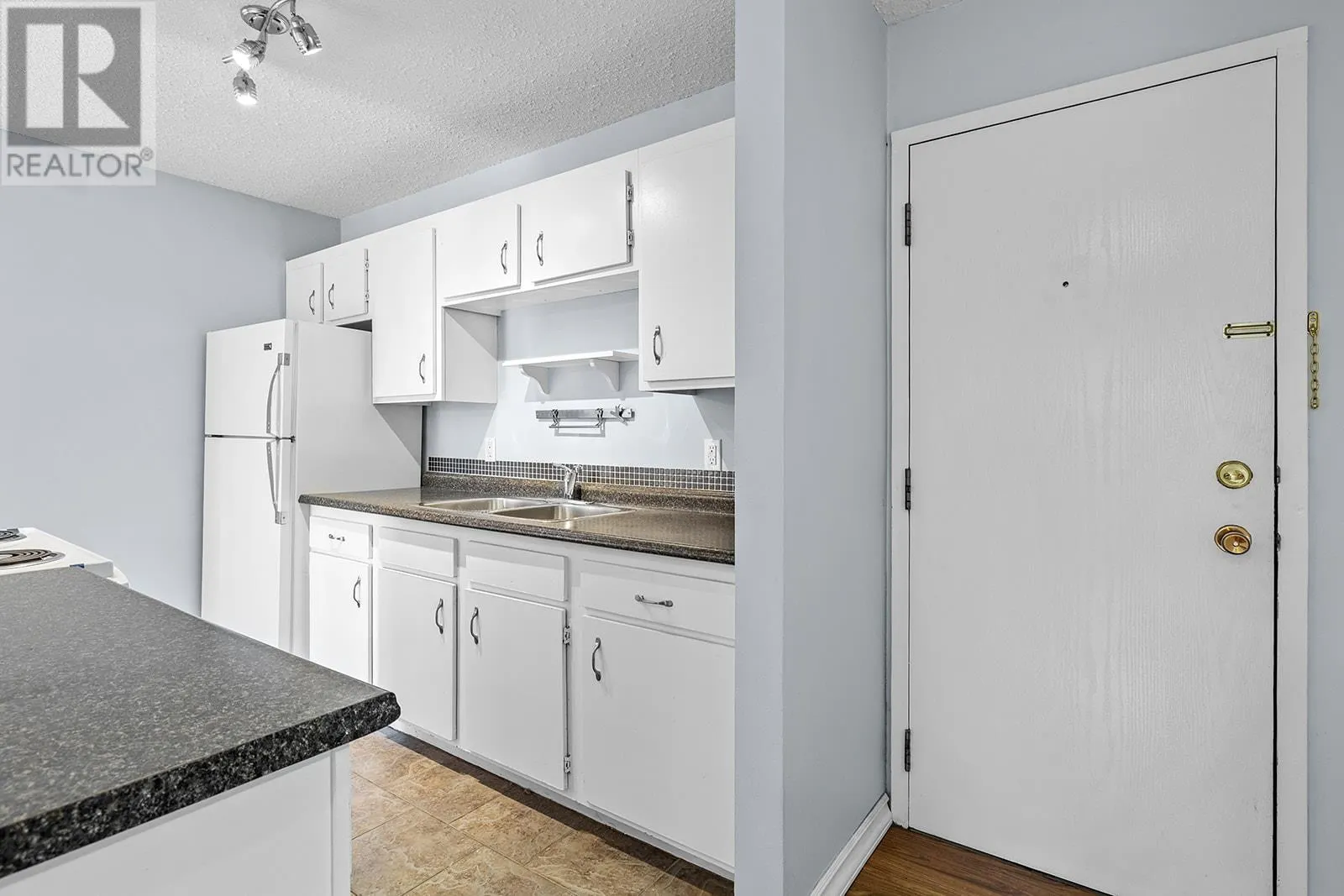 625 Rowcliffe Avenue Unit# 203