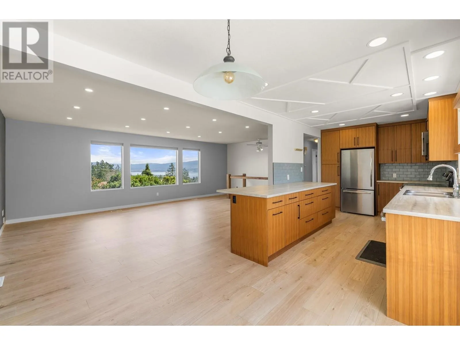 2865 Lower Glenrosa Road