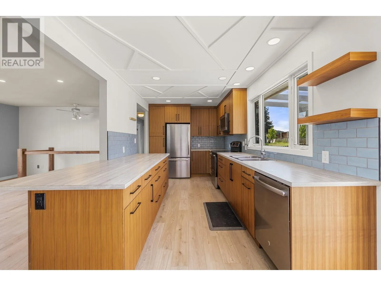 2865 Lower Glenrosa Road
