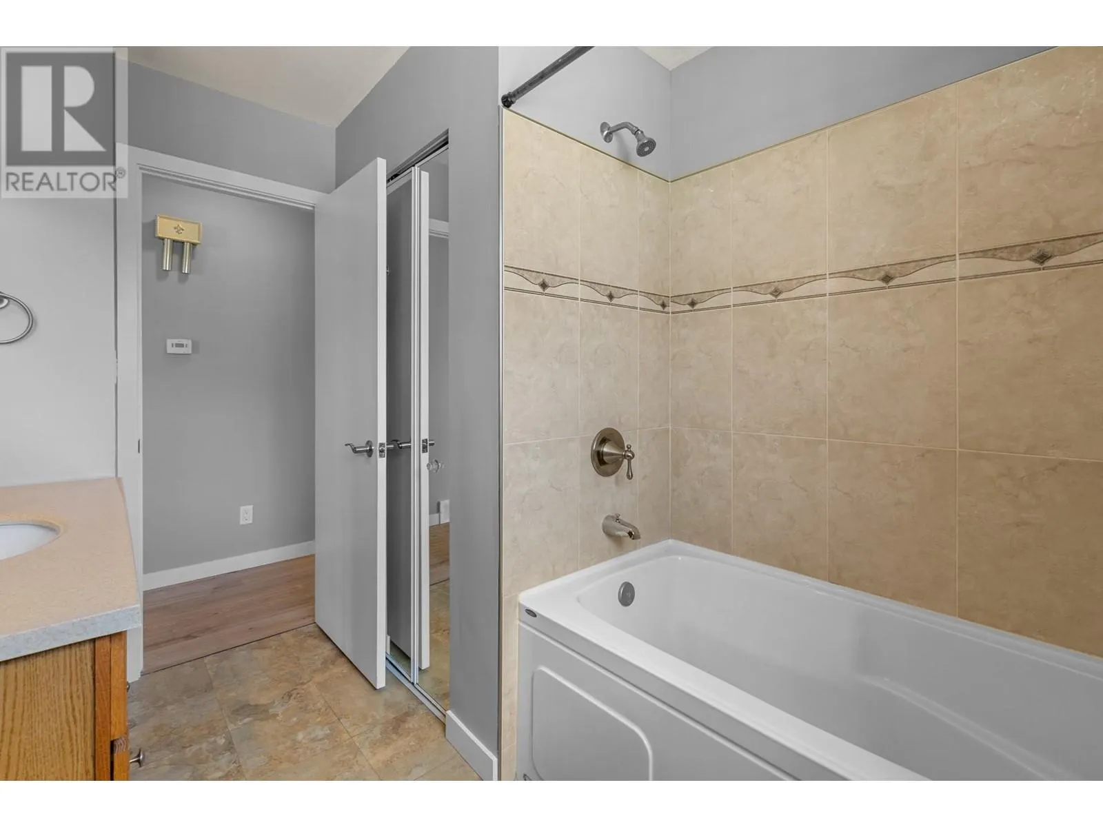 2865 Lower Glenrosa Road