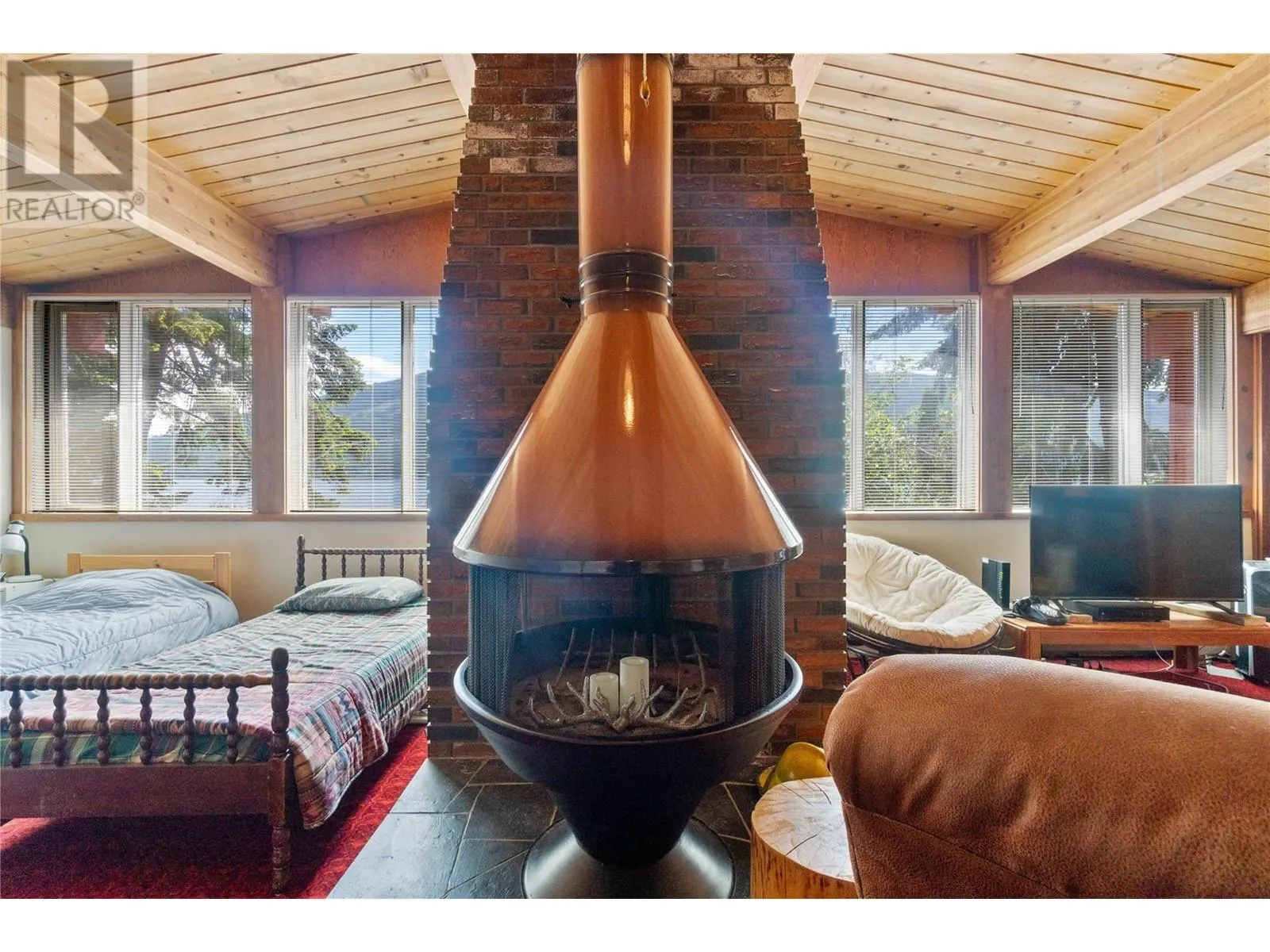 4750 Sunnybrae Canoe Point Road