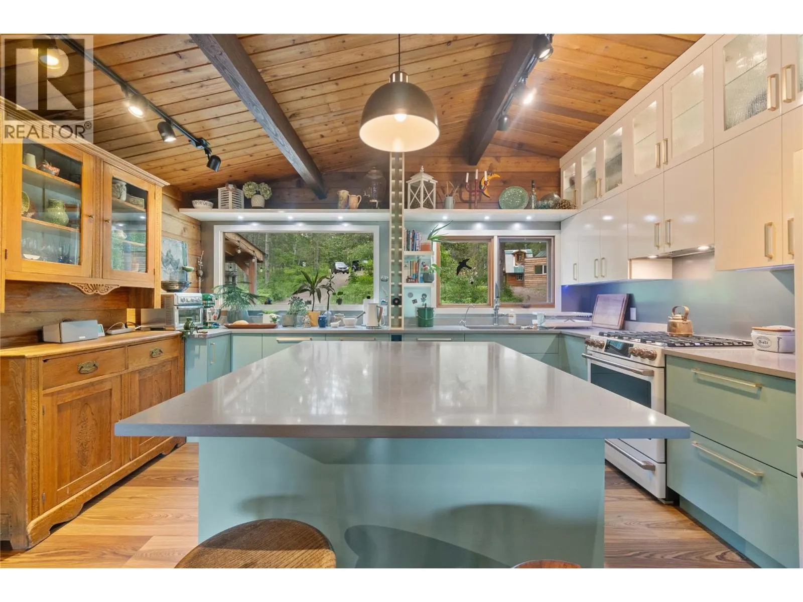 781 Gardom Lake Road