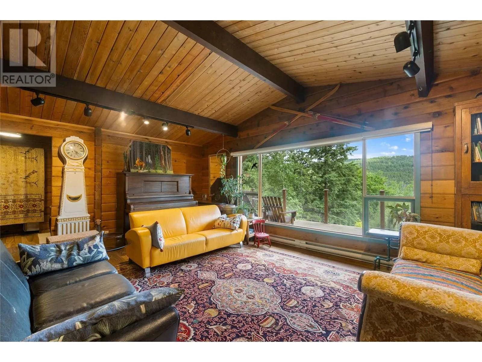781 Gardom Lake Road