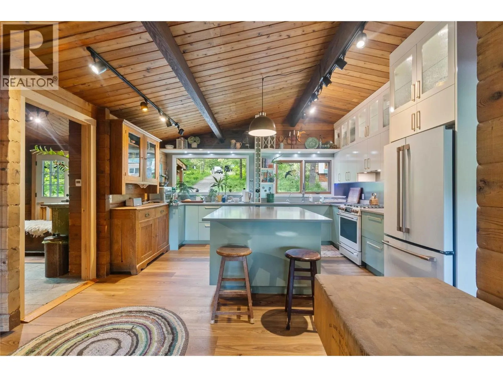 781 Gardom Lake Road