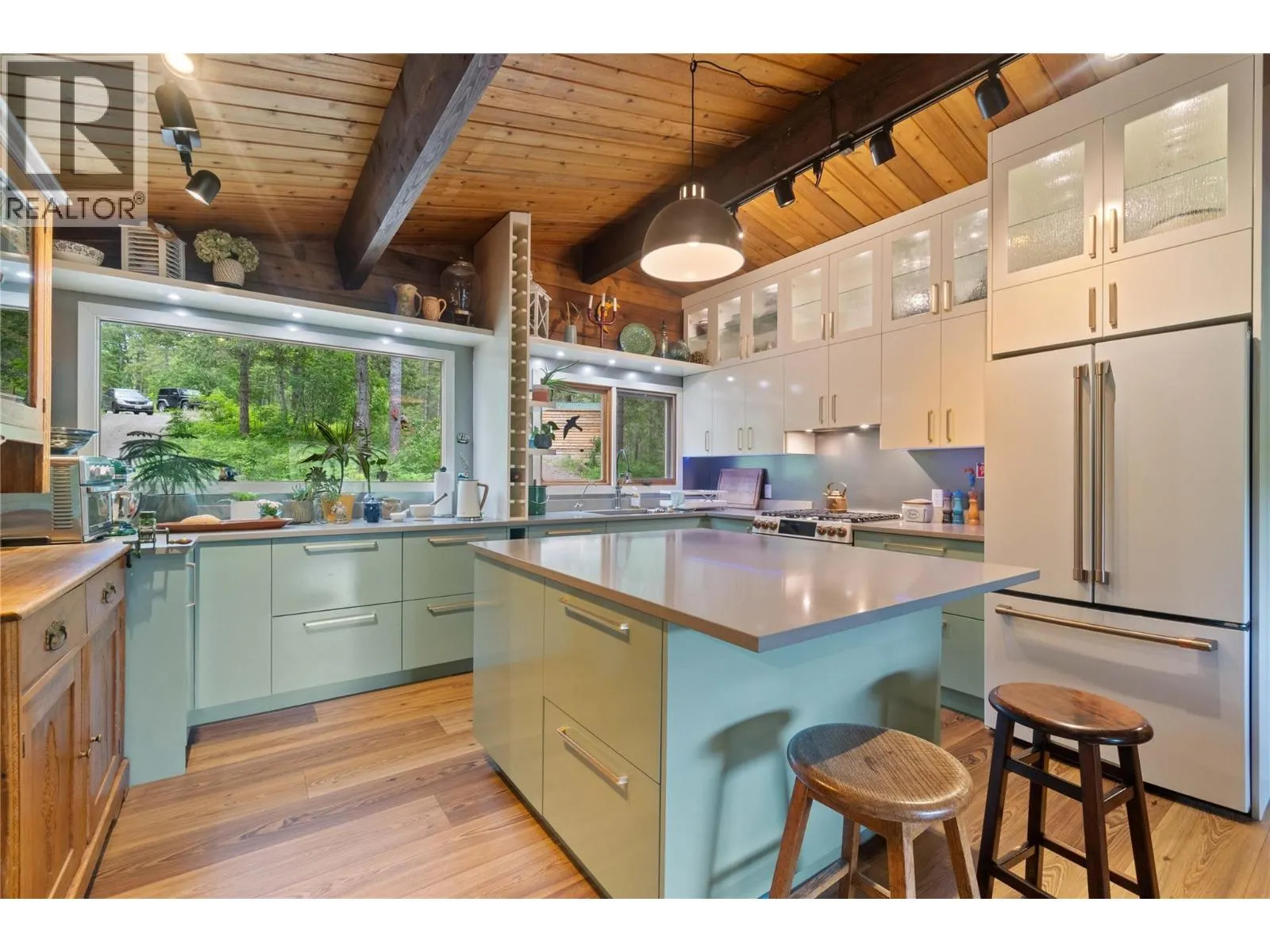 781 Gardom Lake Road