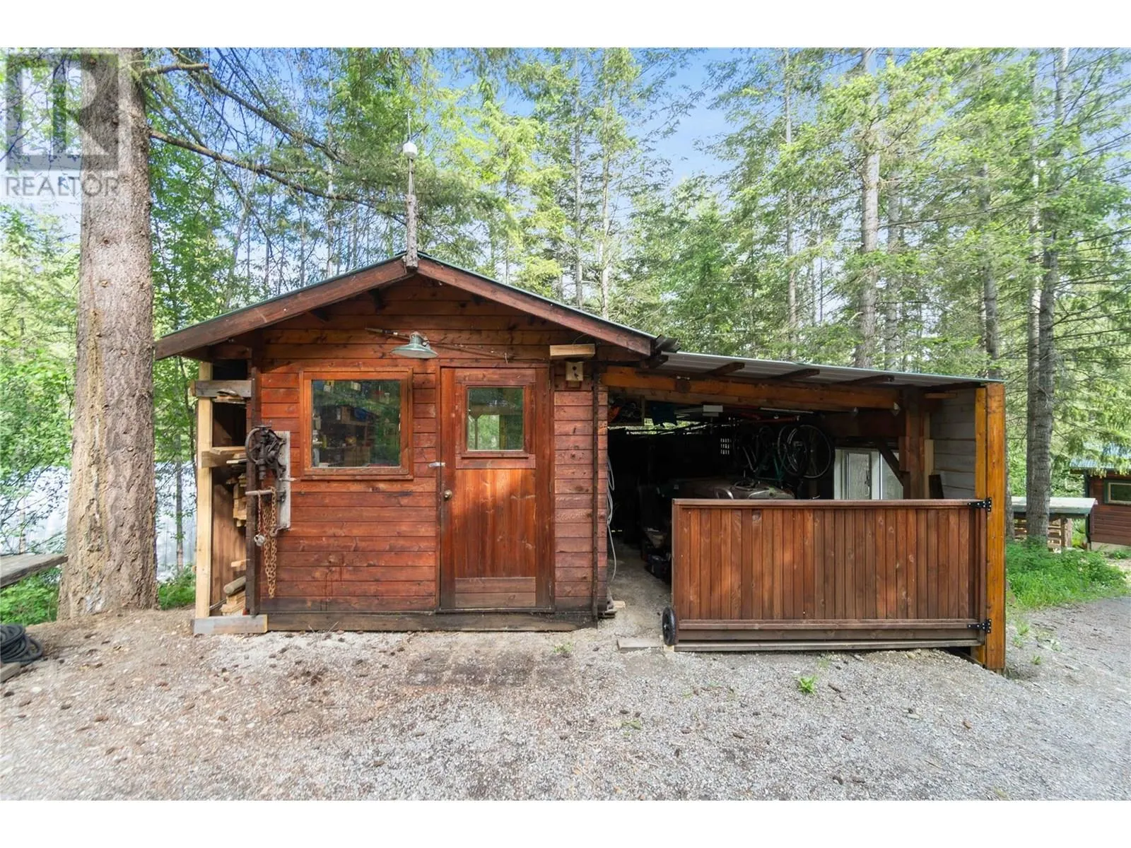 781 Gardom Lake Road