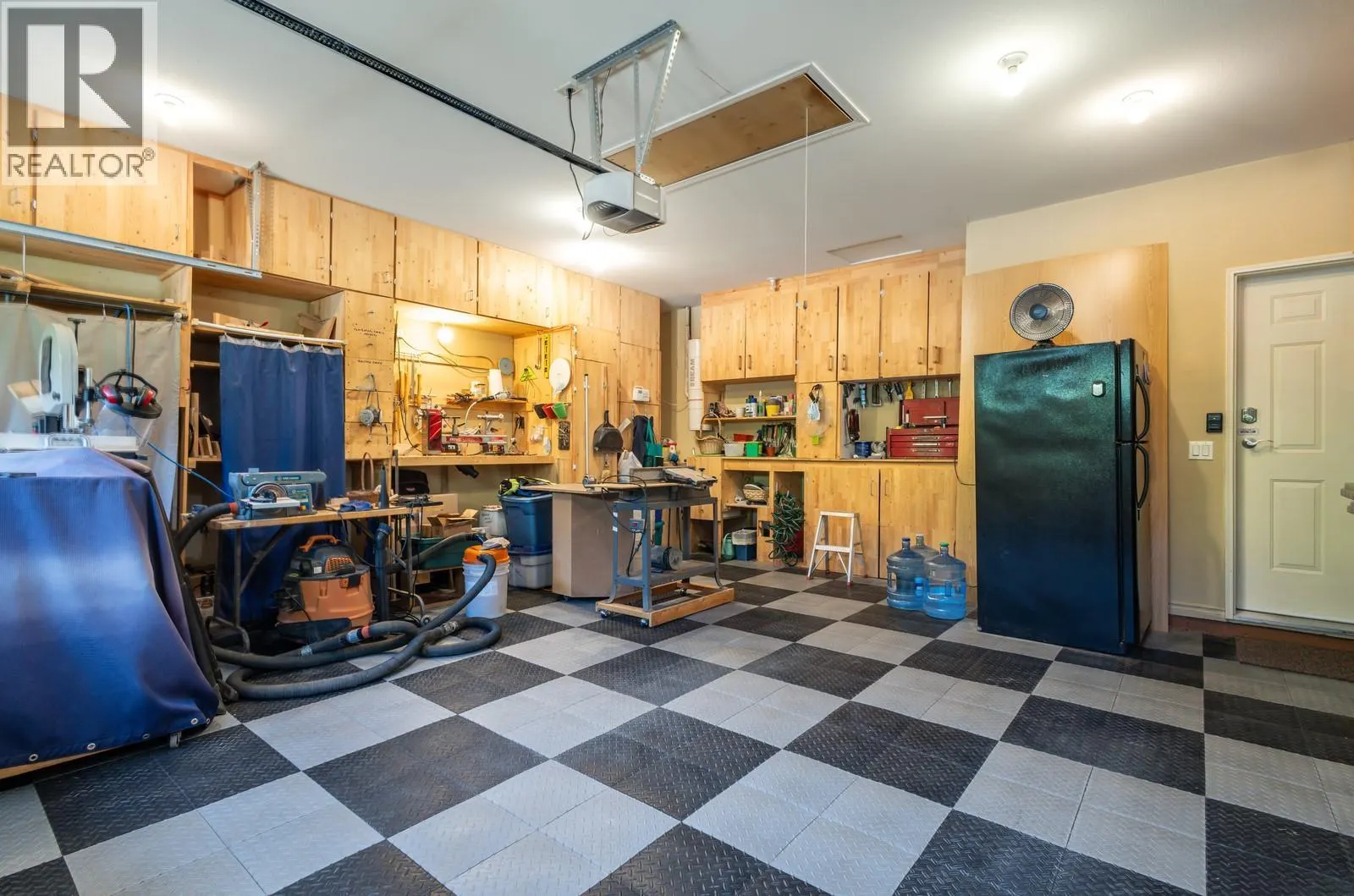 5046 South Ridge Drive