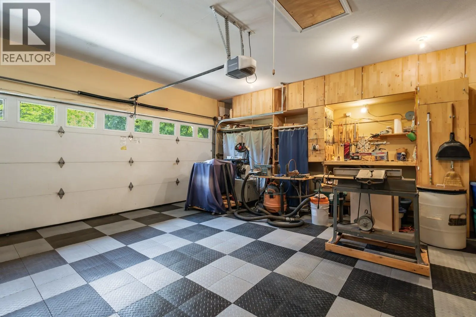 5046 South Ridge Drive