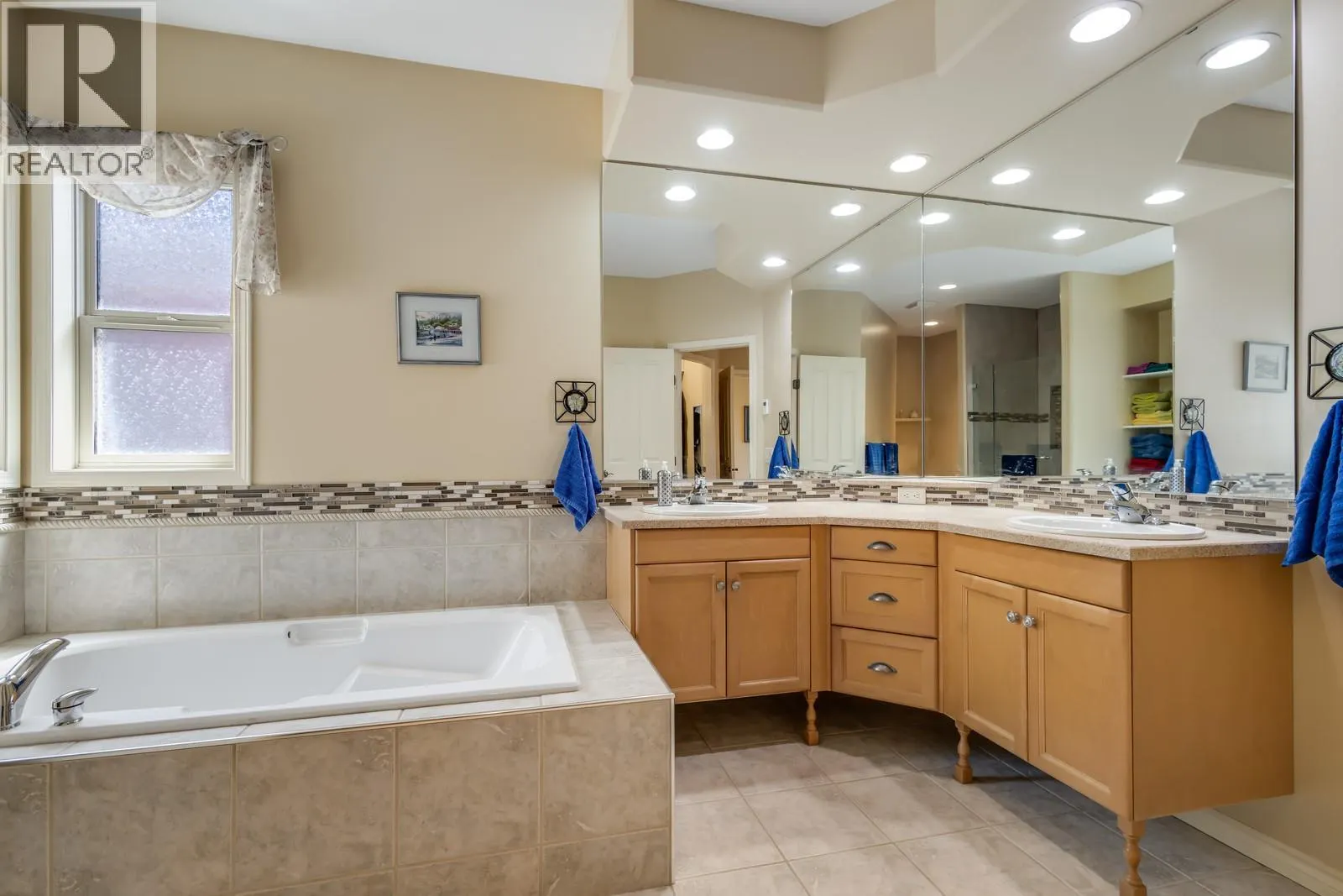 5046 South Ridge Drive