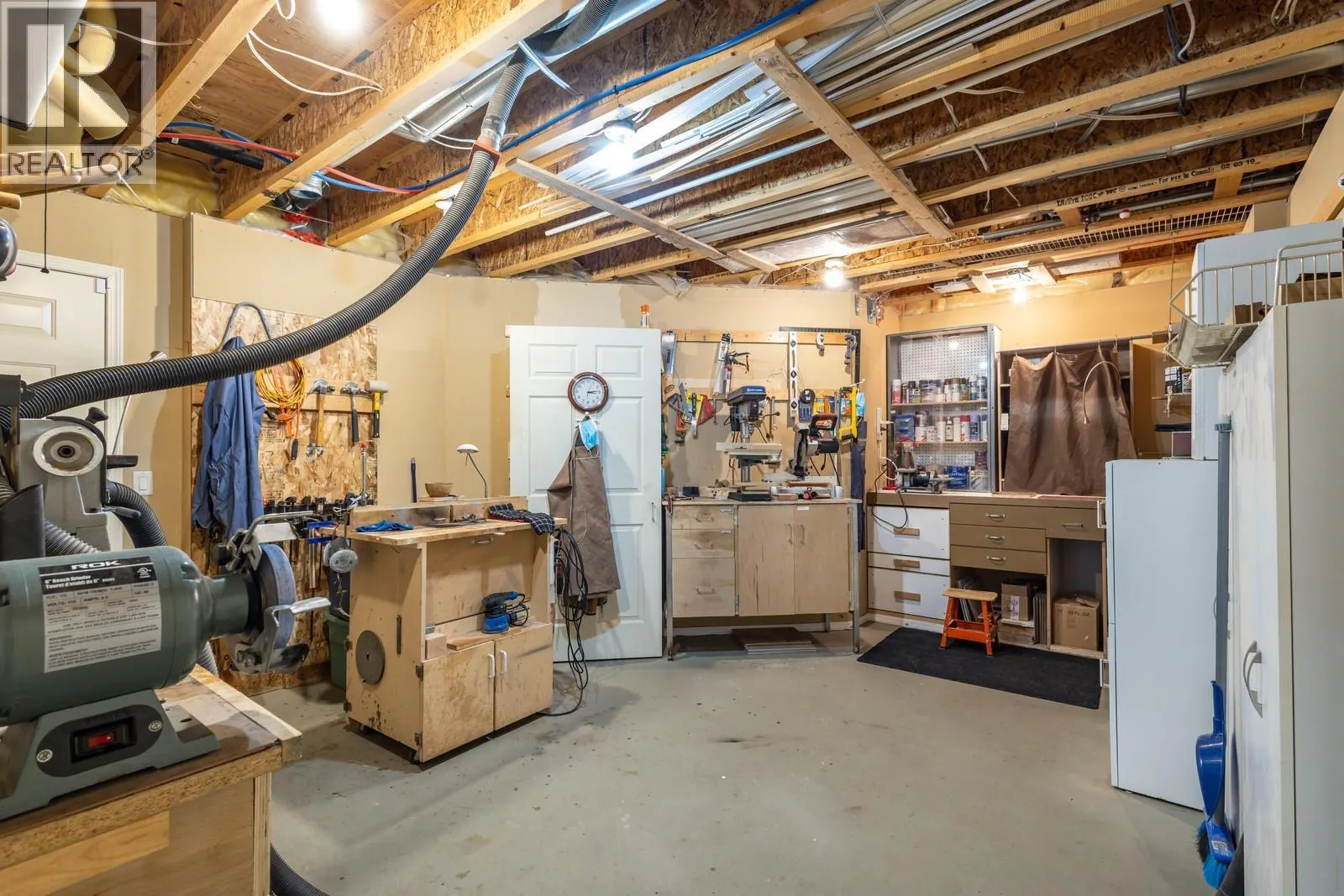 5046 South Ridge Drive