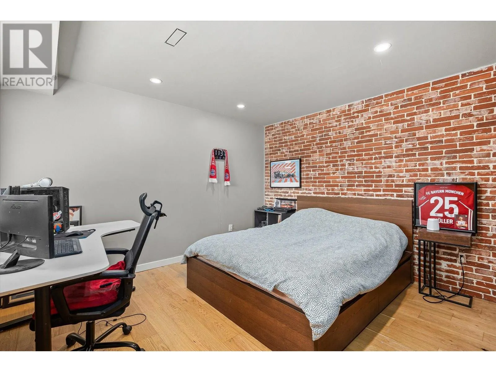 1632 Griffiths Place