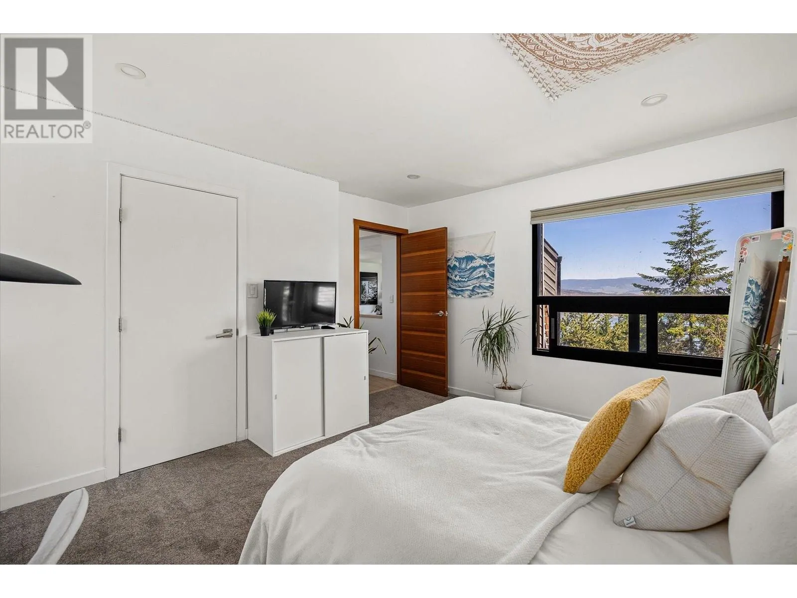 1632 Griffiths Place
