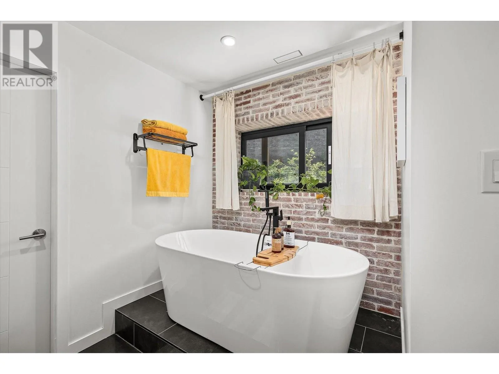 1632 Griffiths Place