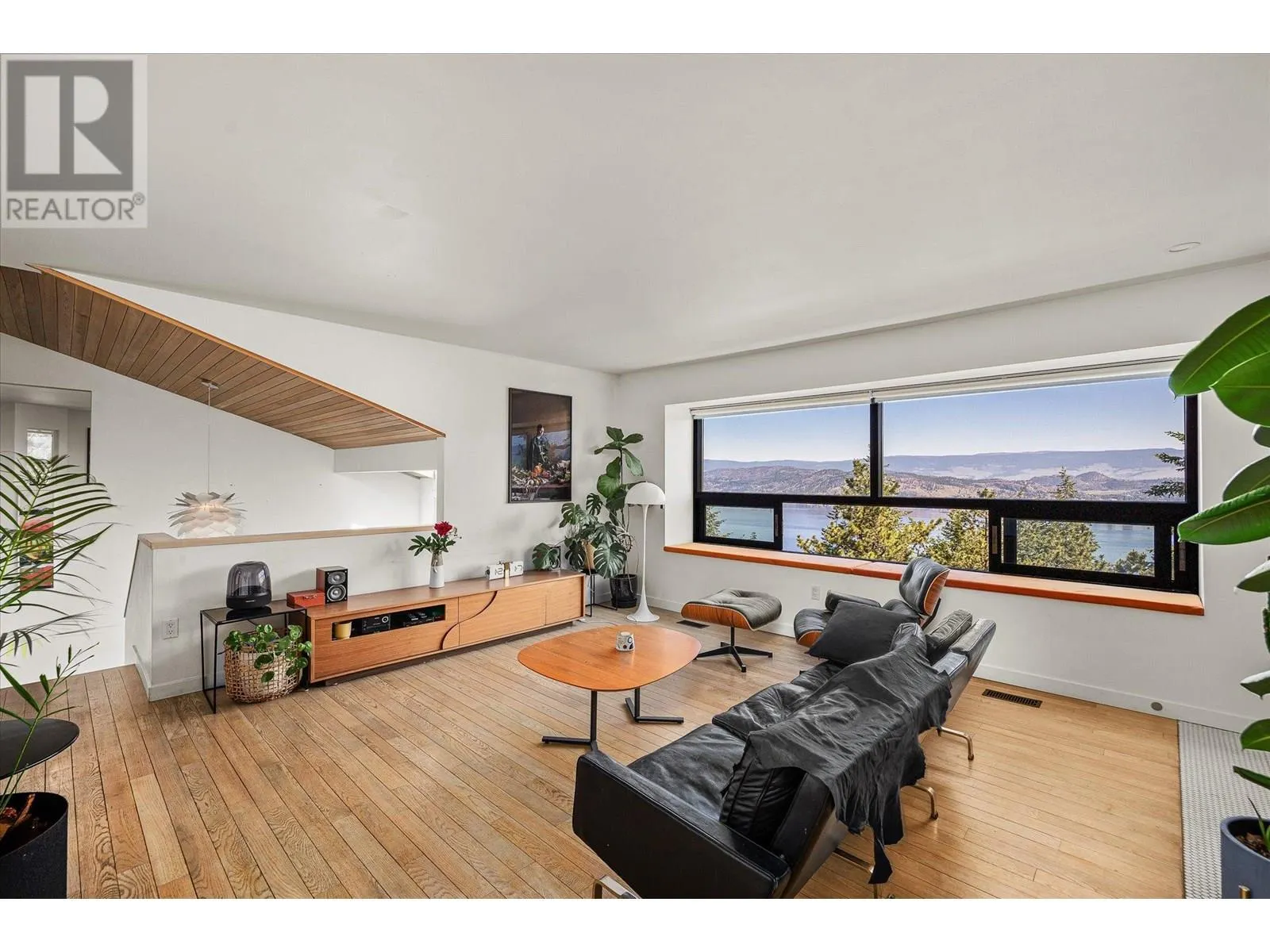 1632 Griffiths Place