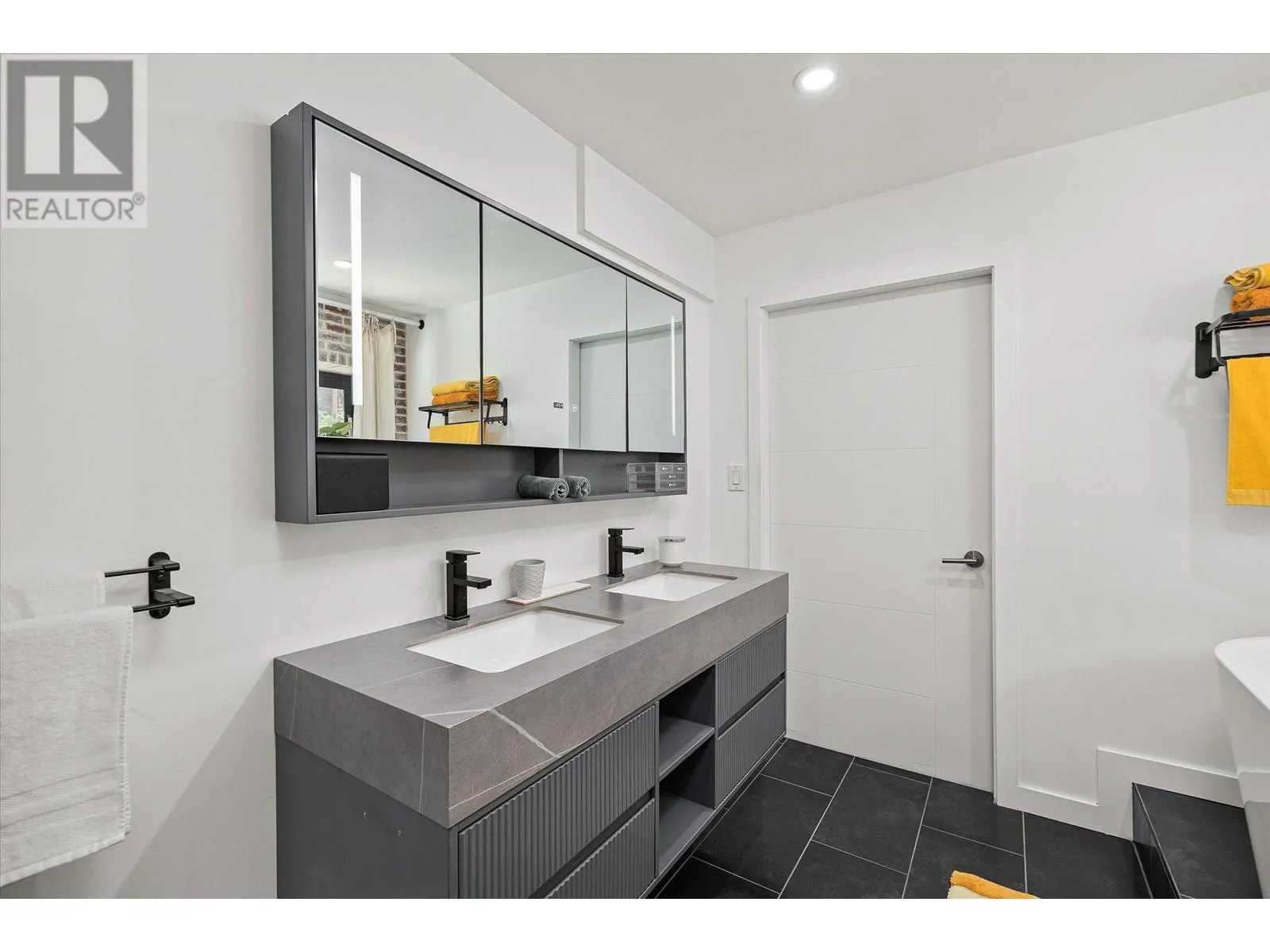 1632 Griffiths Place