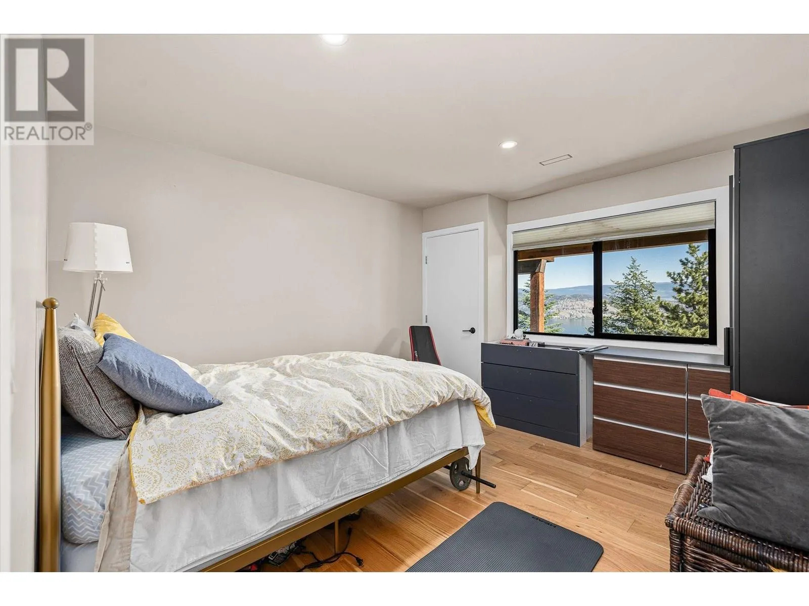 1632 Griffiths Place