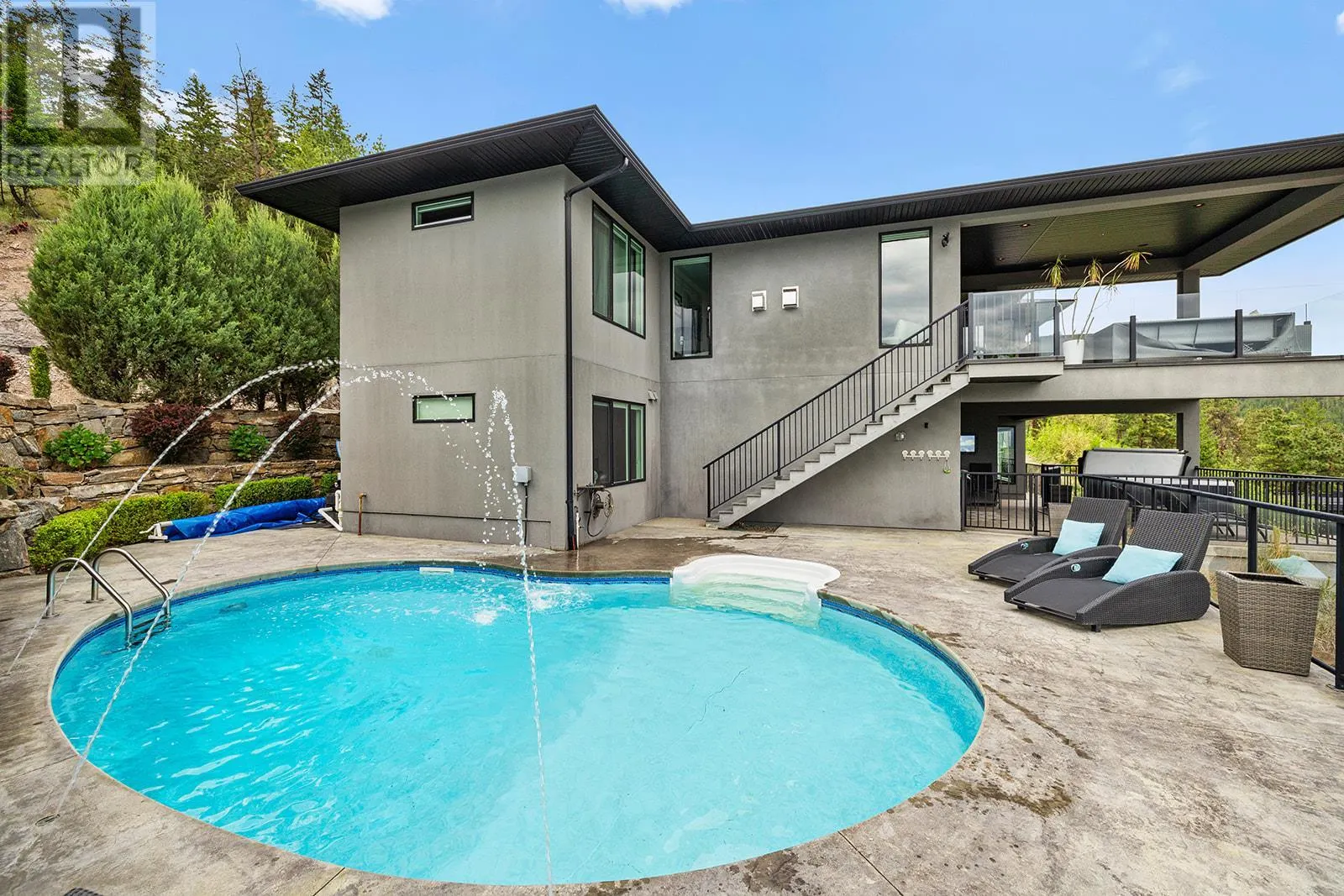 718 Highpointe Drive