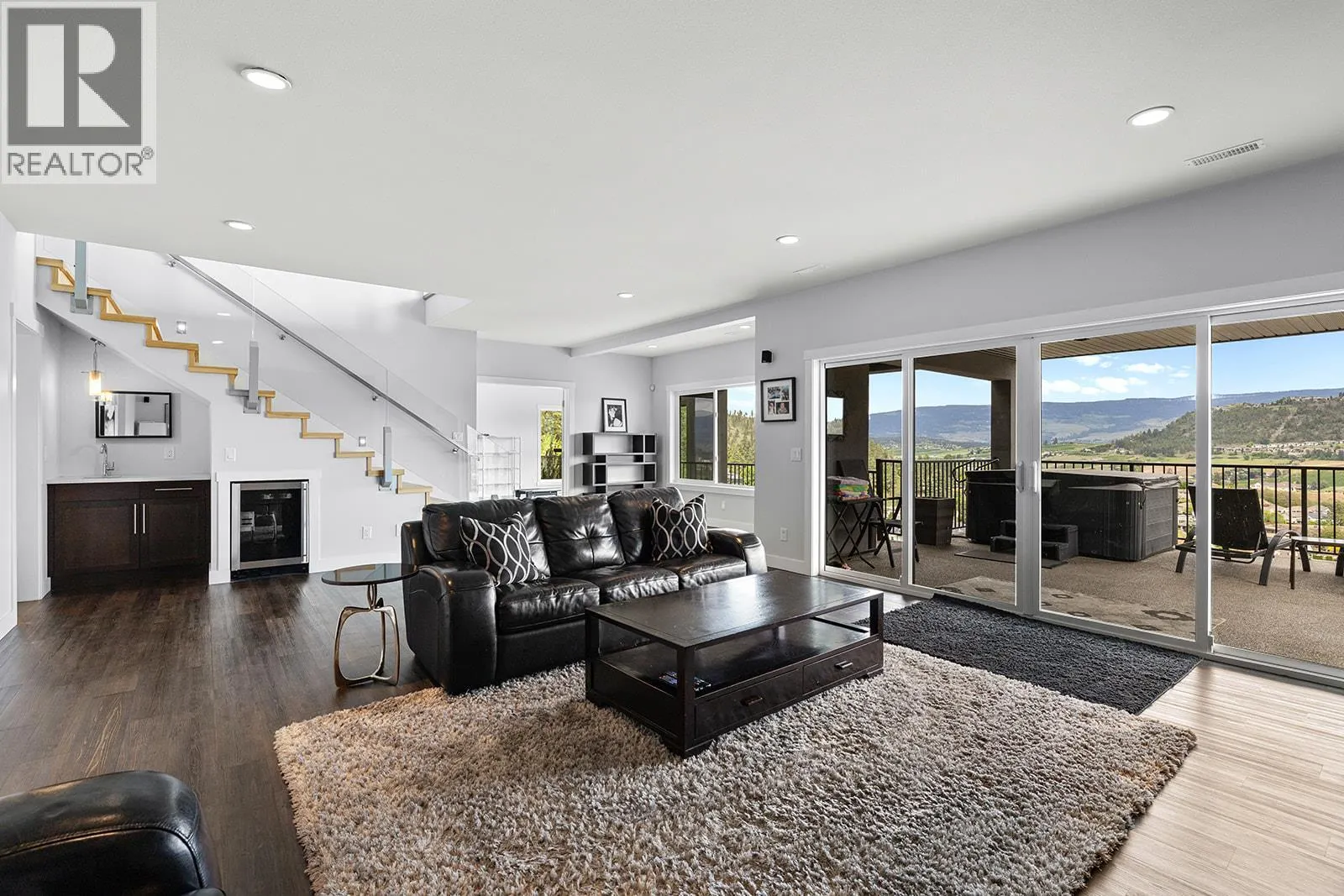 718 Highpointe Drive