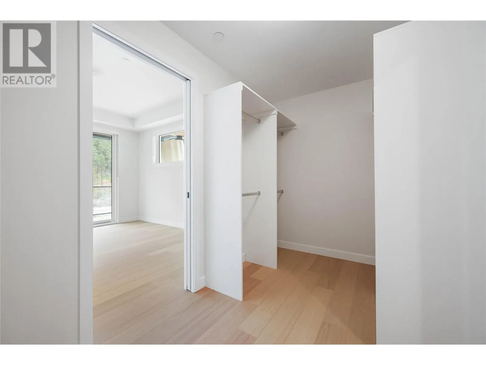 9654 Benchland Drive Unit# 404