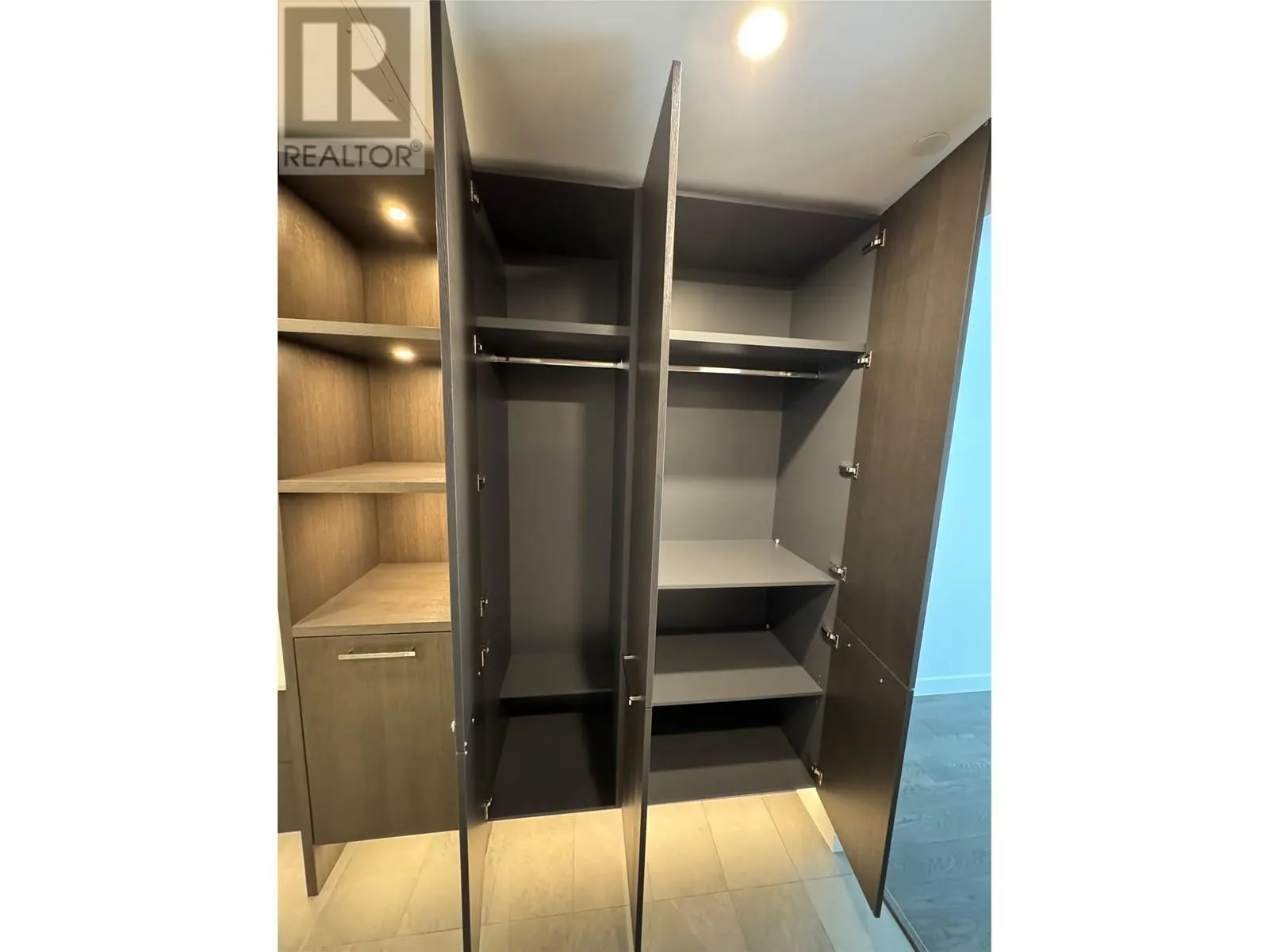 3389 Lakeshore Road Unit# 314
