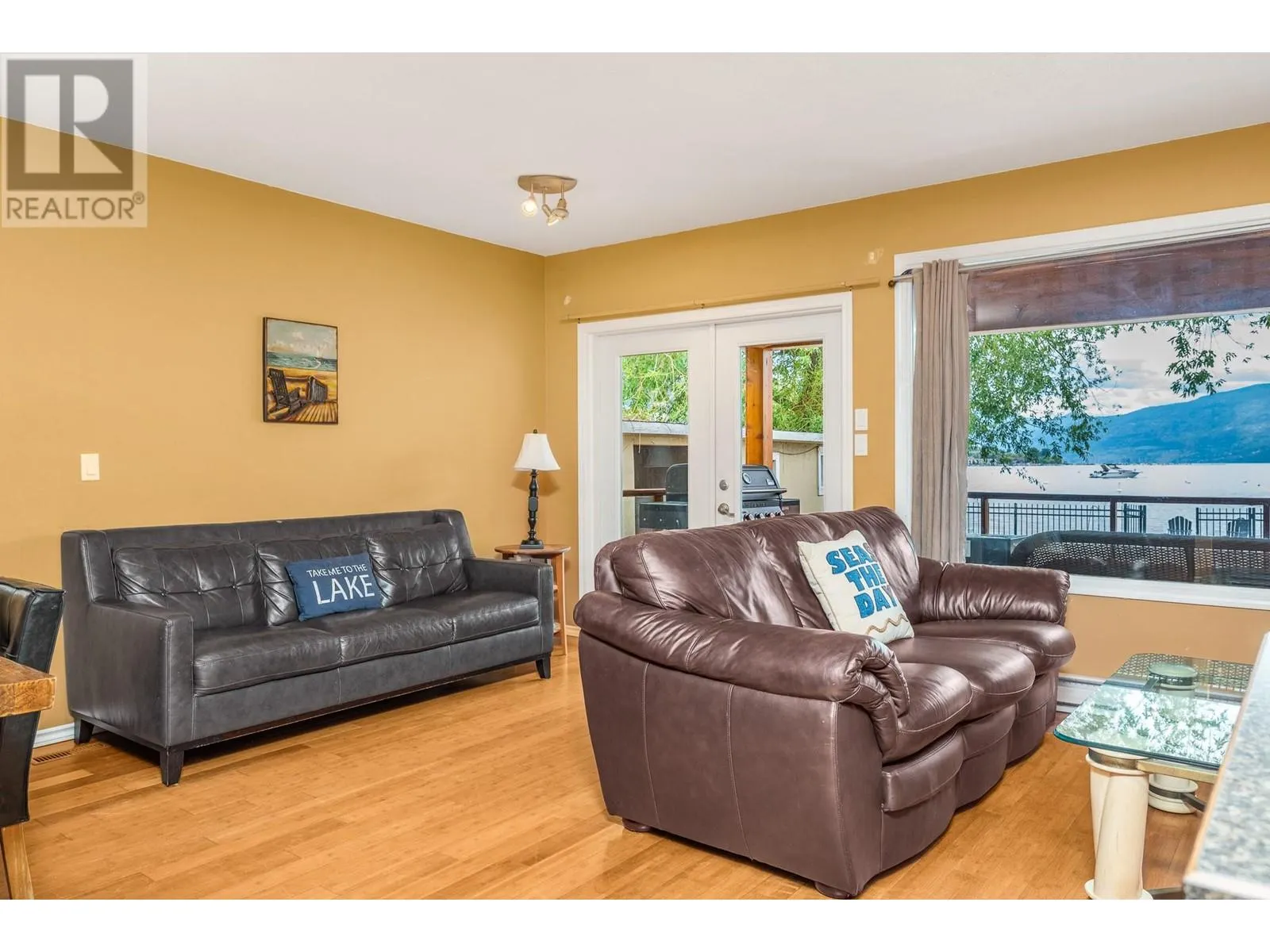 2612 Lakeshore Road