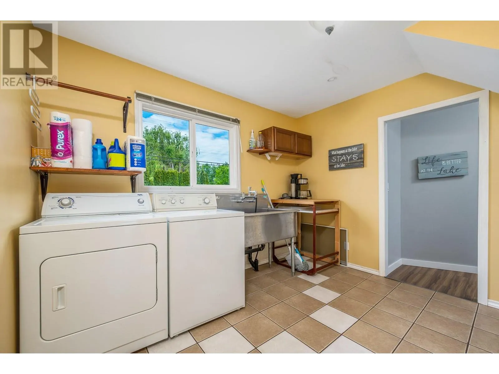 2612 Lakeshore Road