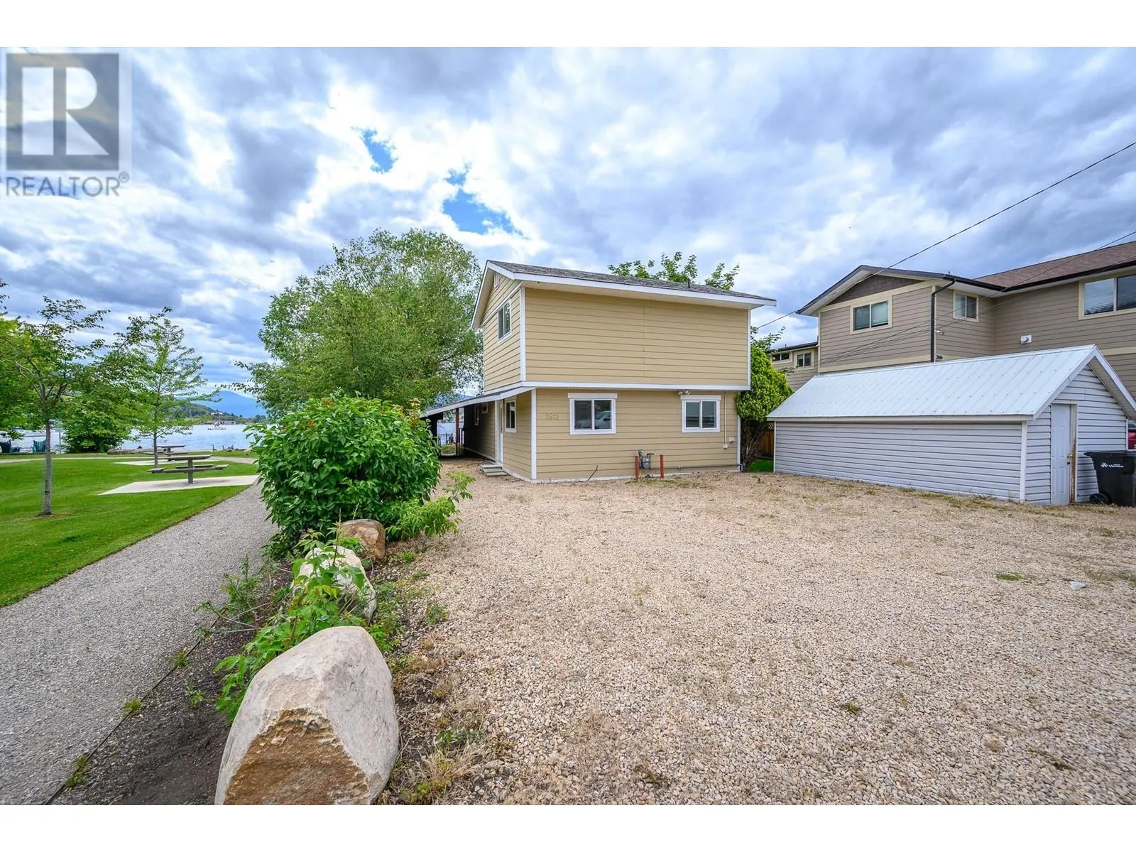 2612 Lakeshore Road