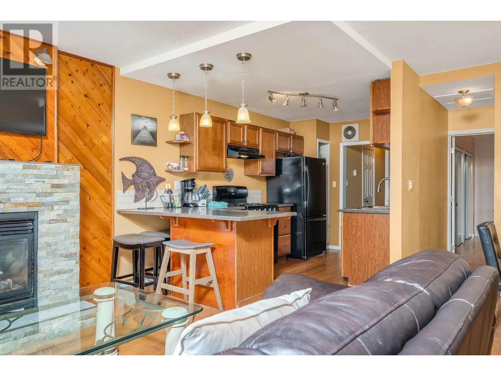 2612 Lakeshore Road