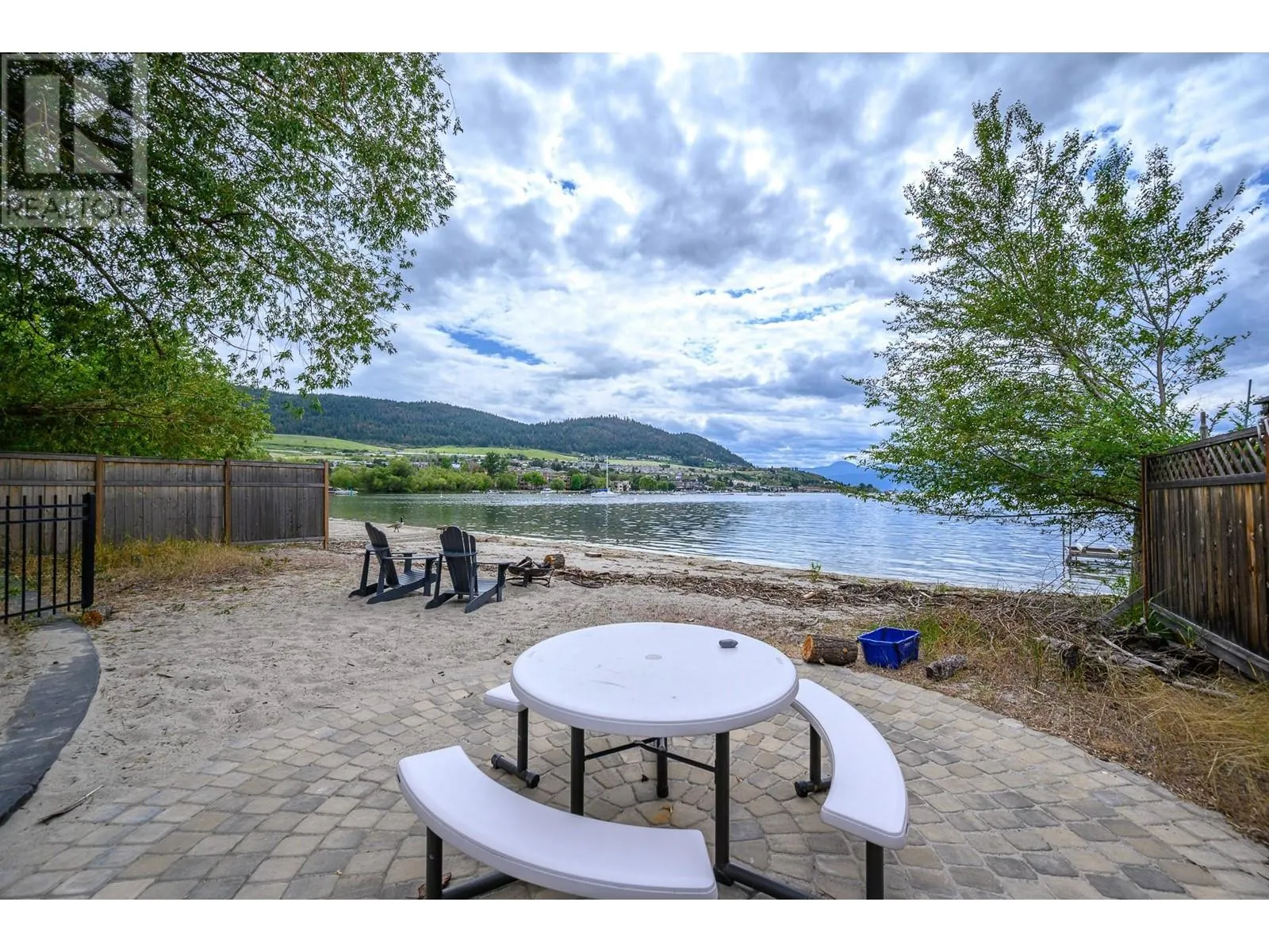 2612 Lakeshore Road