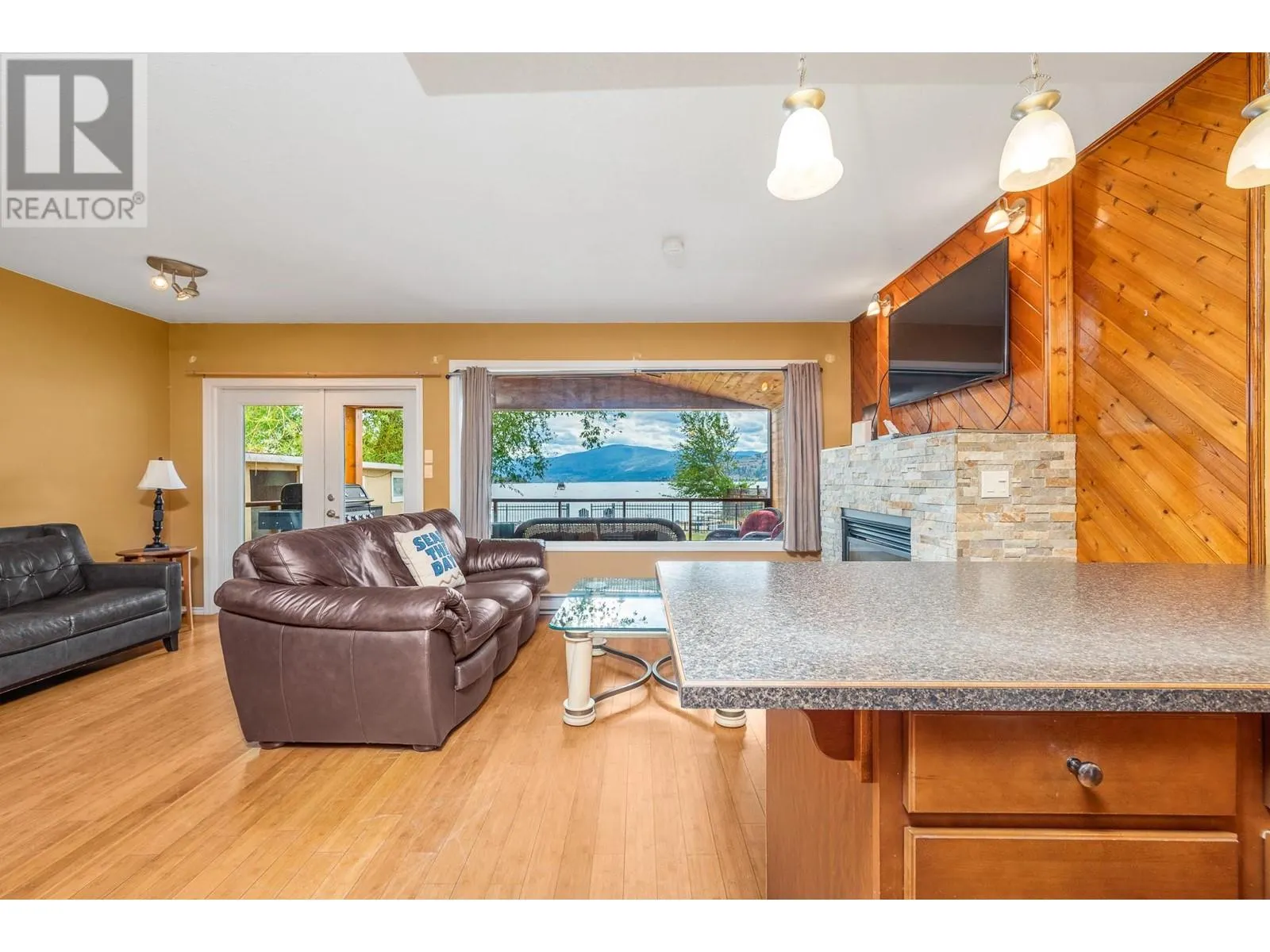 2612 Lakeshore Road