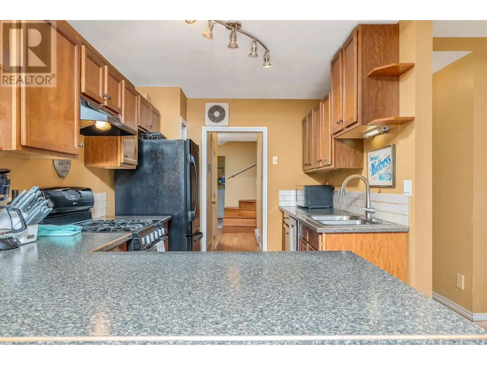 2612 Lakeshore Road