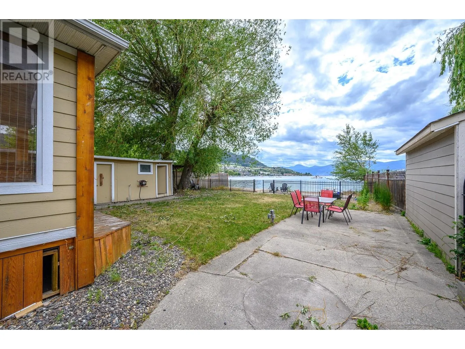 2612 Lakeshore Road