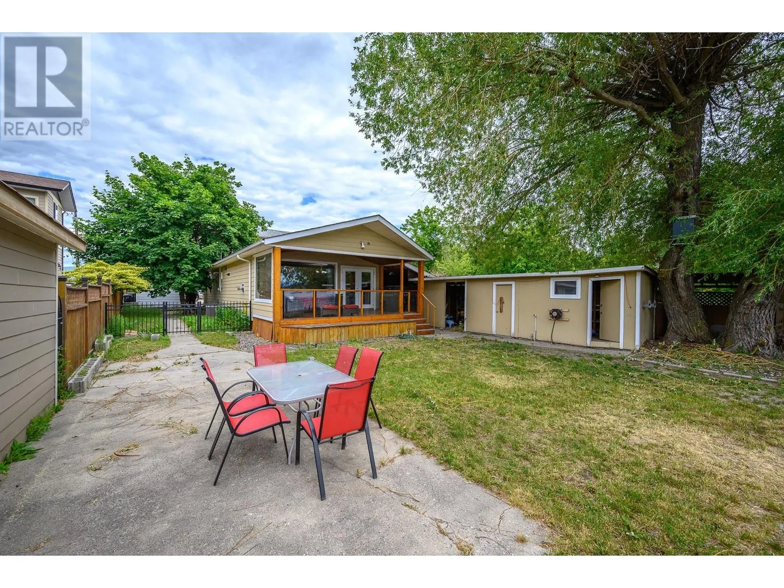 2612 Lakeshore Road