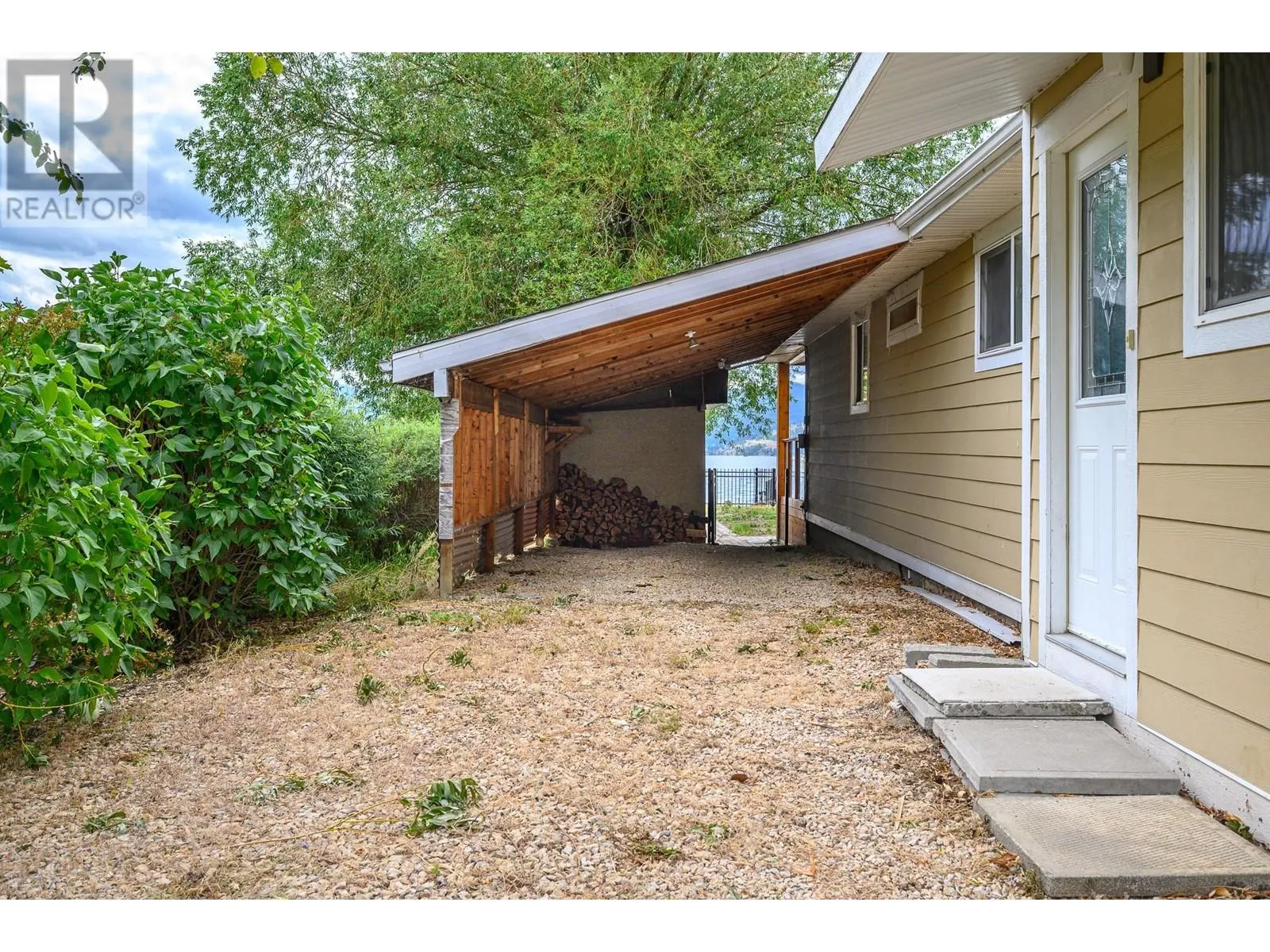 2612 Lakeshore Road