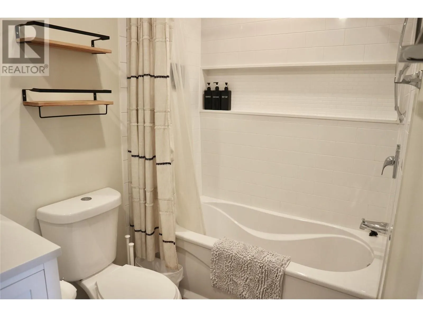 5981 Snow Pines Crescent Unit# 117C
