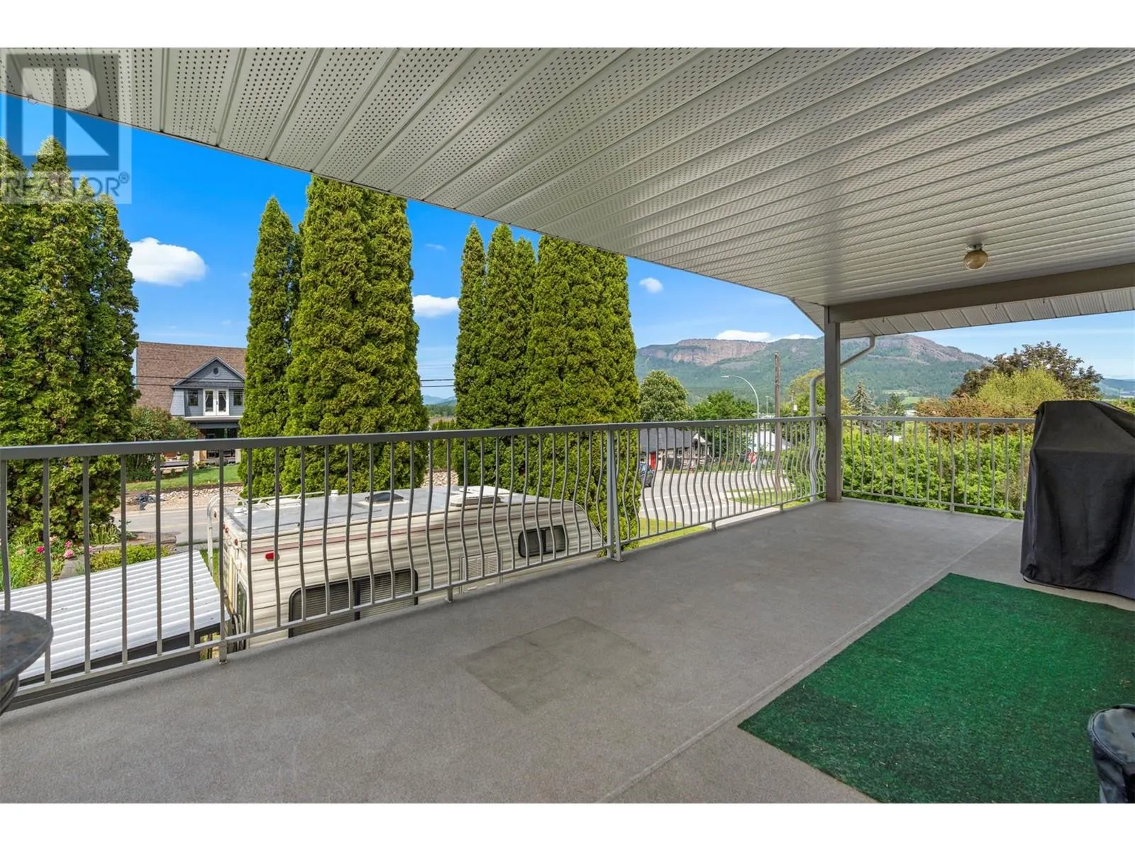 4 Preston Crescent
