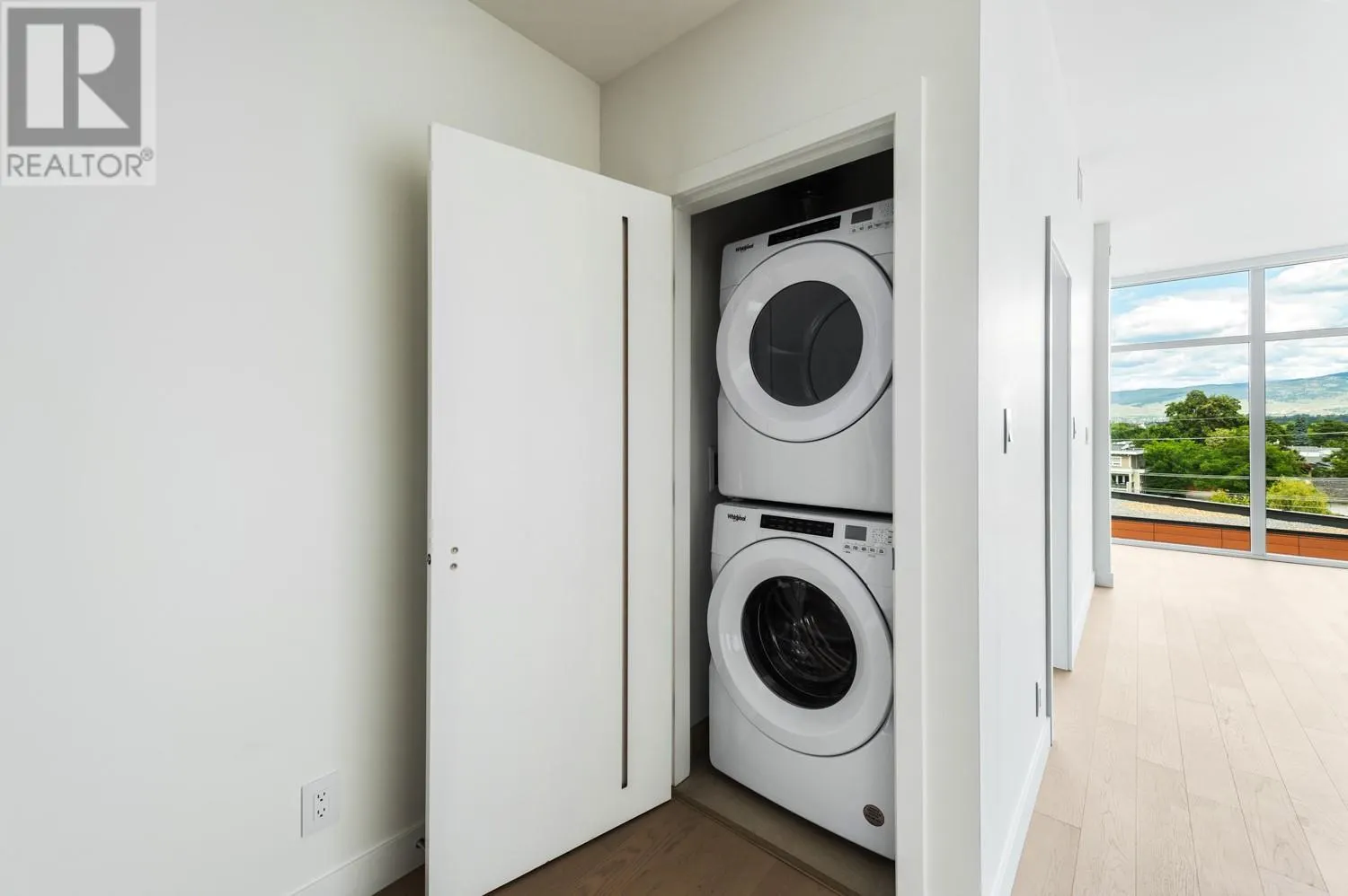 3409 Lakeshore Road Unit# 403