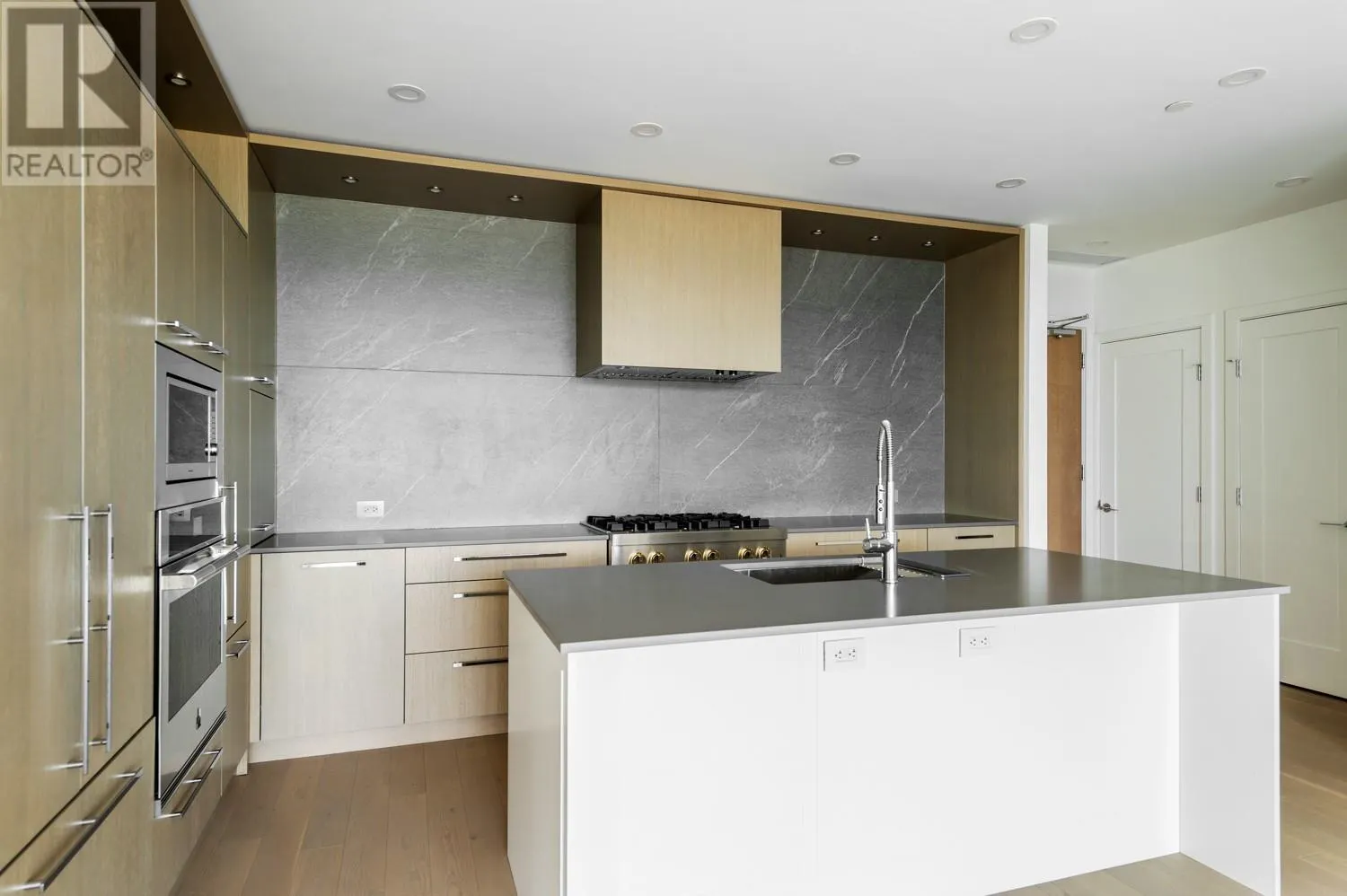 3409 Lakeshore Road Unit# 403