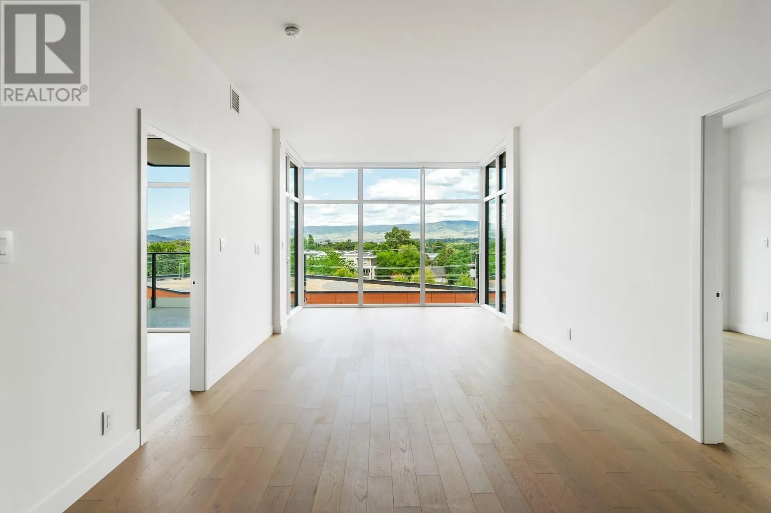3409 Lakeshore Road Unit# 403