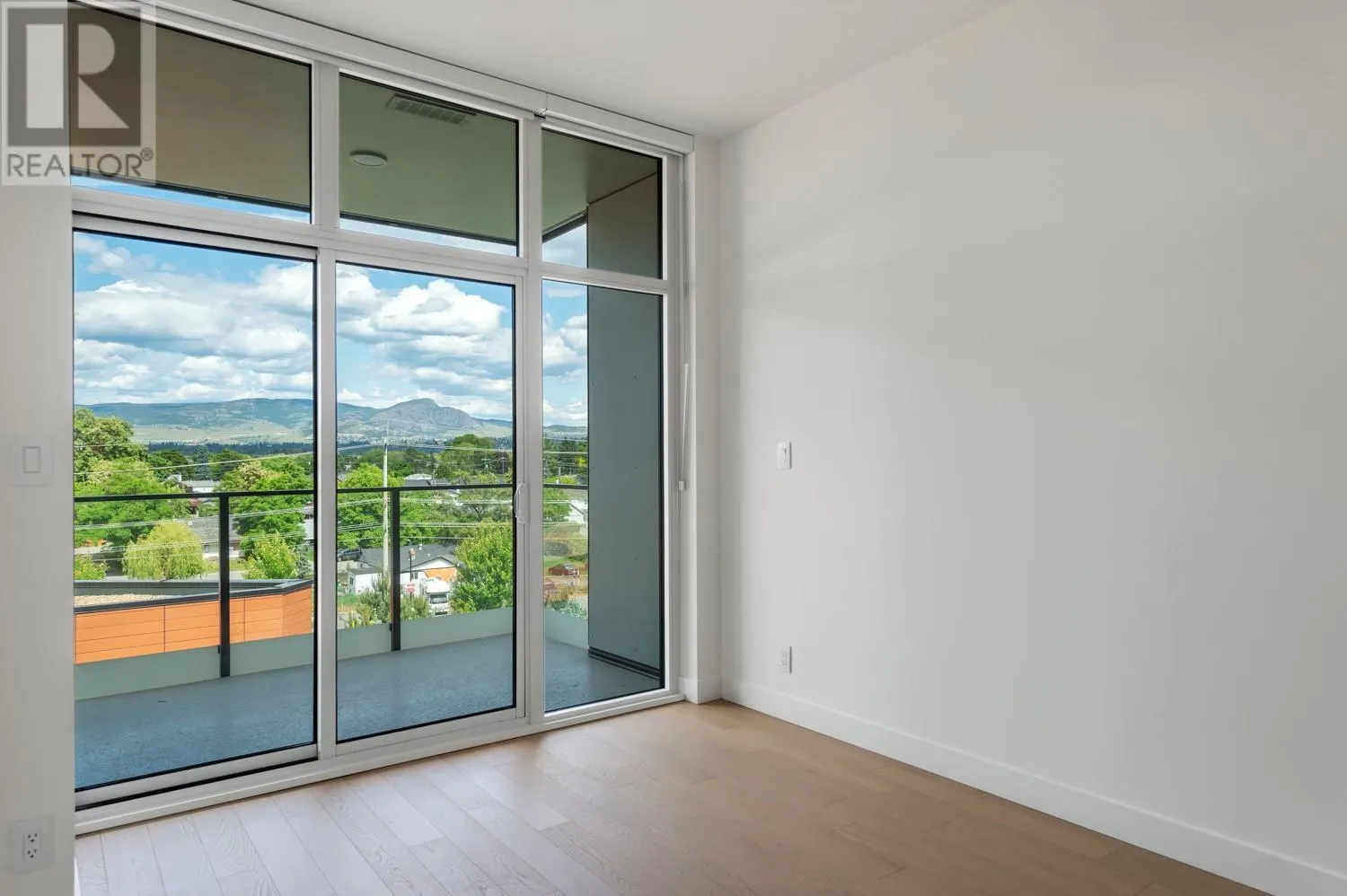 3409 Lakeshore Road Unit# 403