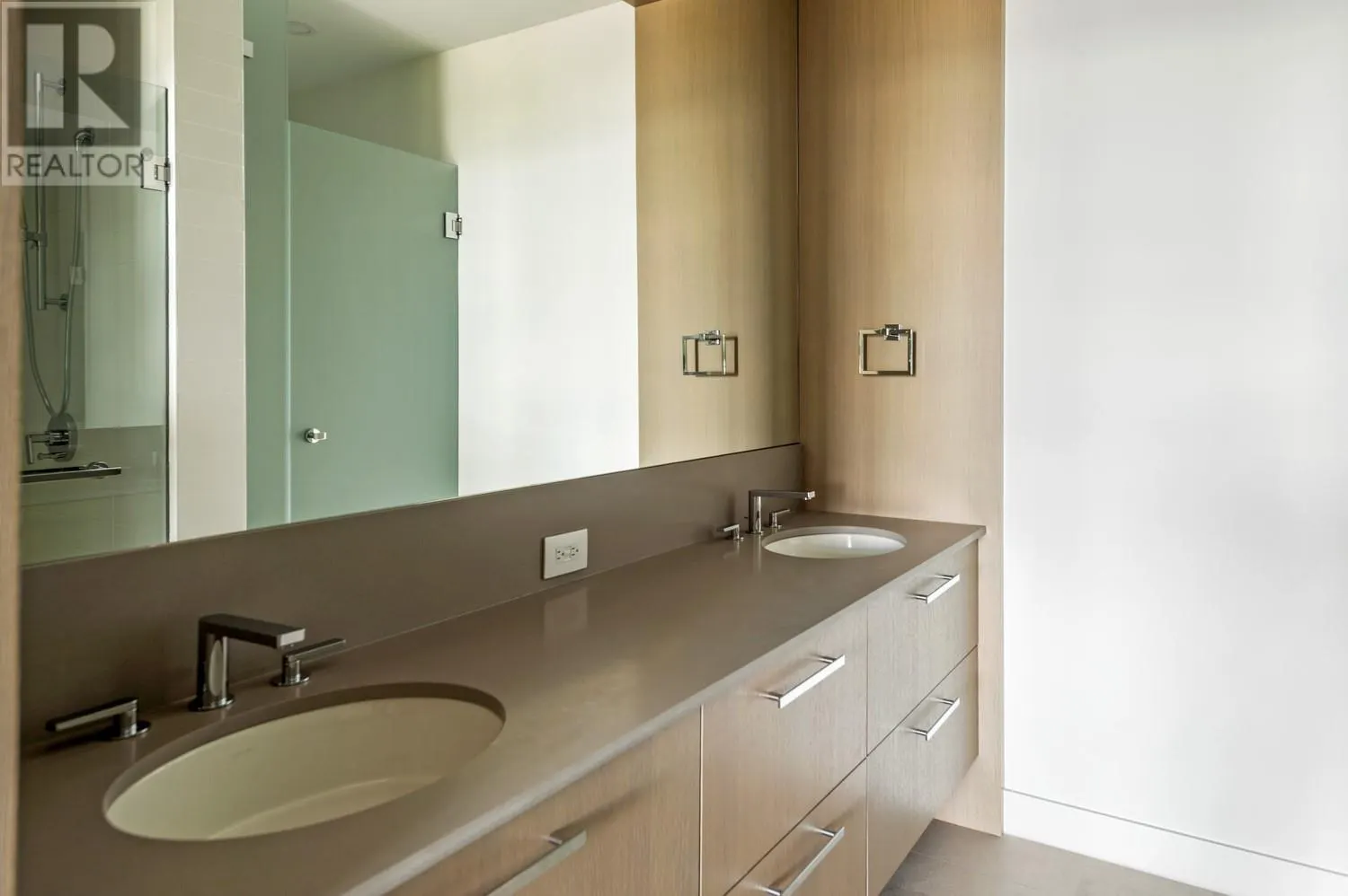 3409 Lakeshore Road Unit# 403