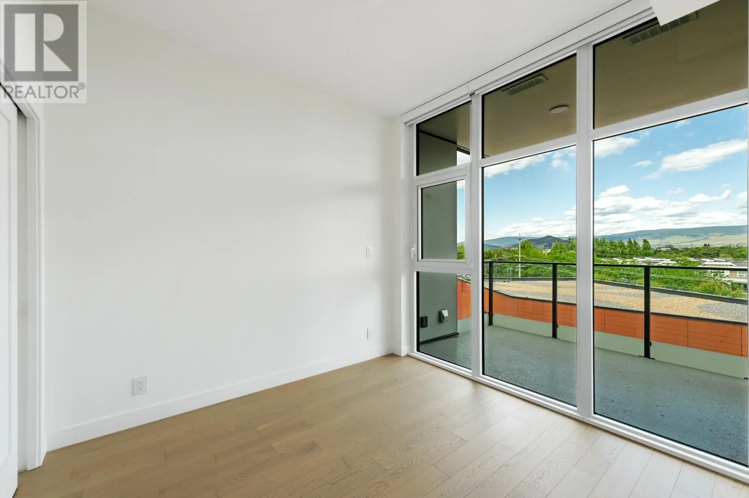 3409 Lakeshore Road Unit# 403