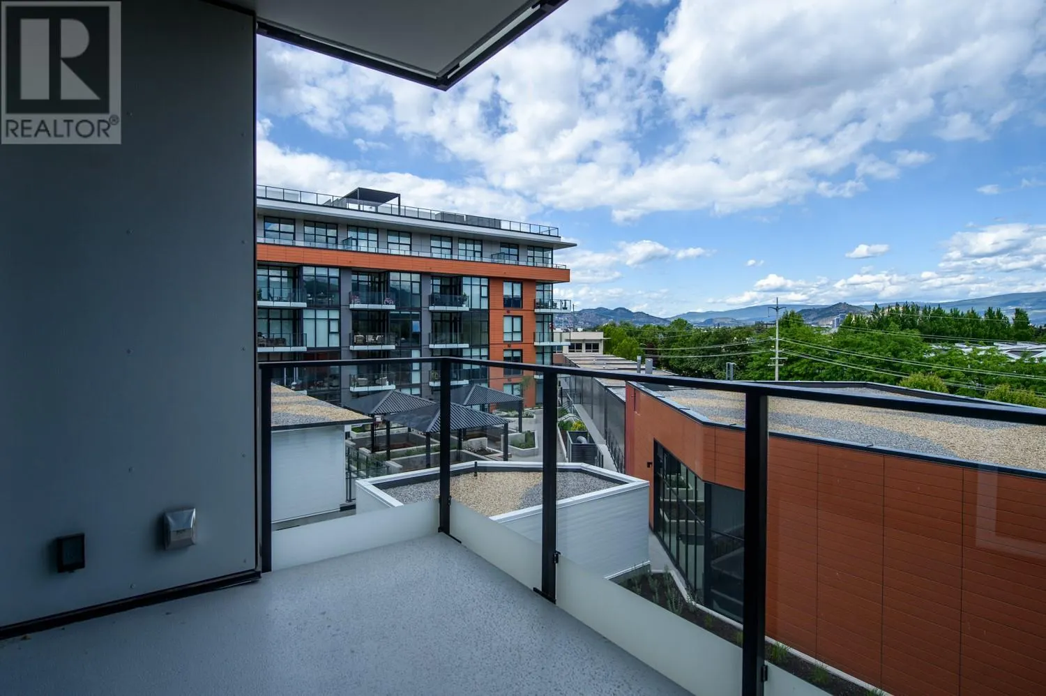 3409 Lakeshore Road Unit# 403