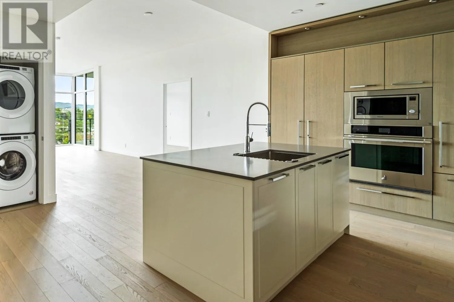 3409 Lakeshore Road Unit# 403