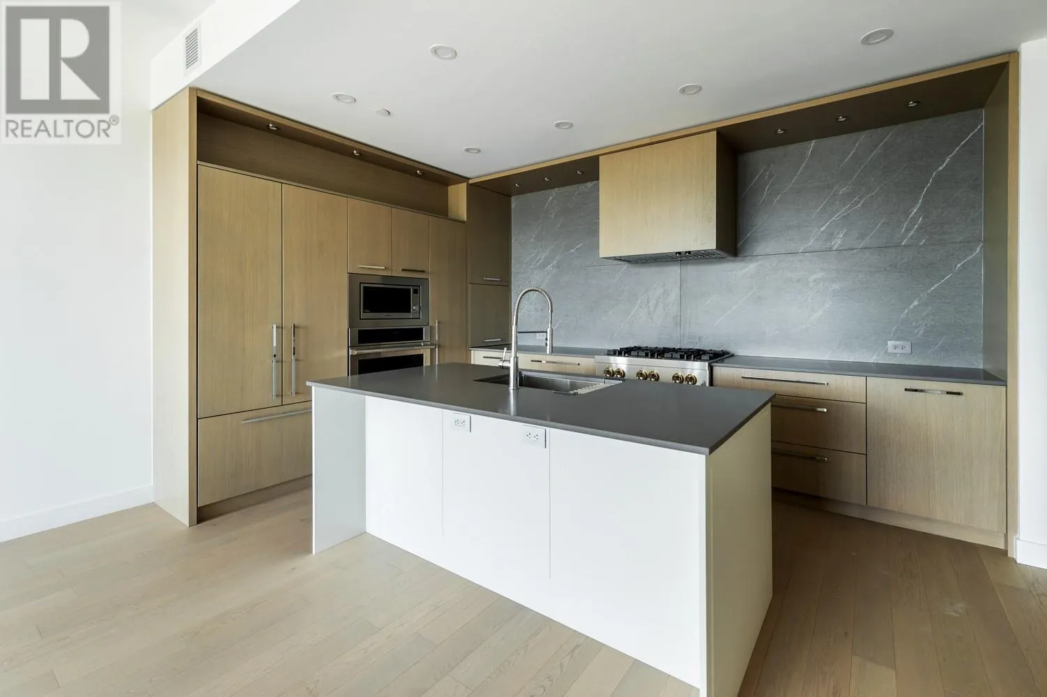 3409 Lakeshore Road Unit# 403