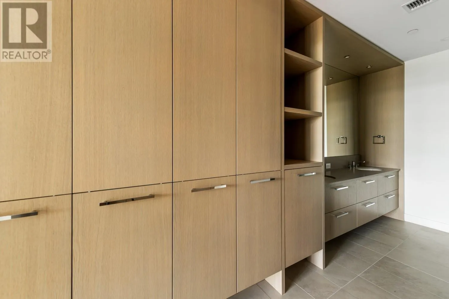 3409 Lakeshore Road Unit# 403