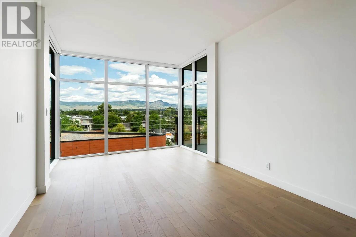 3409 Lakeshore Road Unit# 403