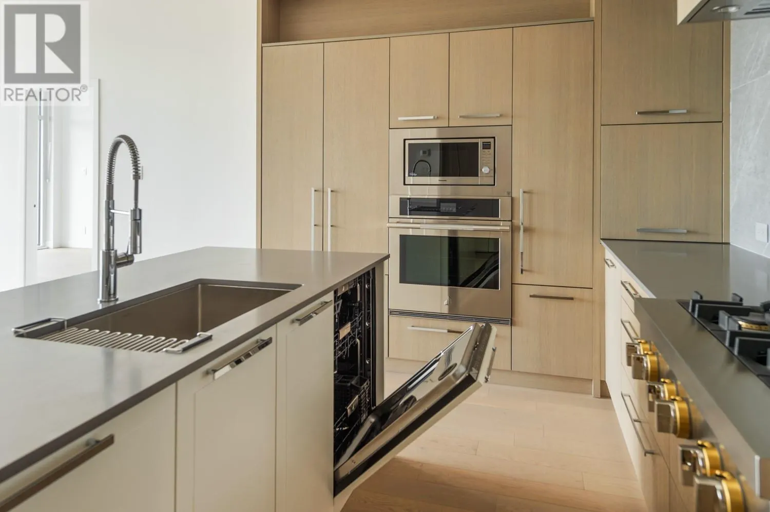 3409 Lakeshore Road Unit# 403