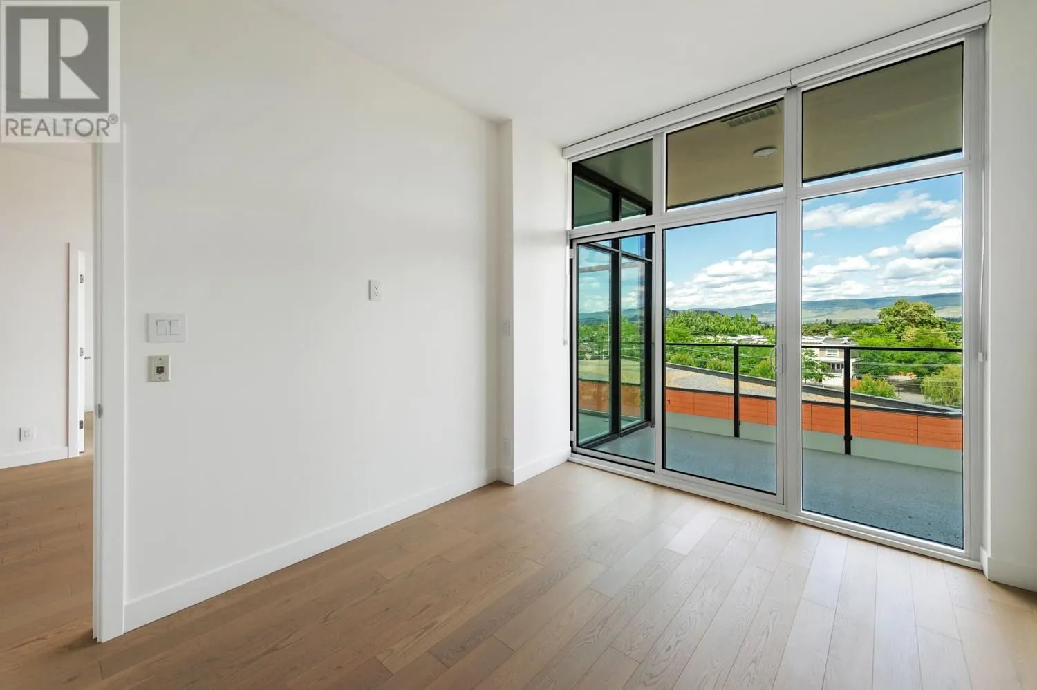 3409 Lakeshore Road Unit# 403