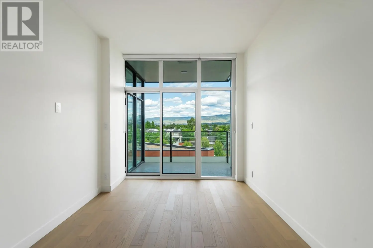 3409 Lakeshore Road Unit# 403